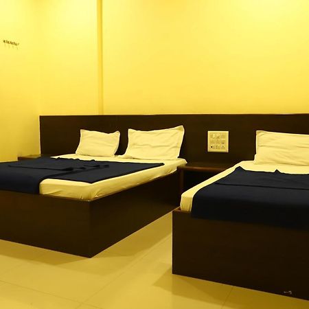 Sai Madhavi Palace Hotel Širdi Exteriér fotografie