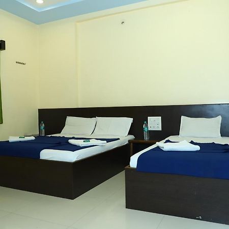 Sai Madhavi Palace Hotel Širdi Exteriér fotografie