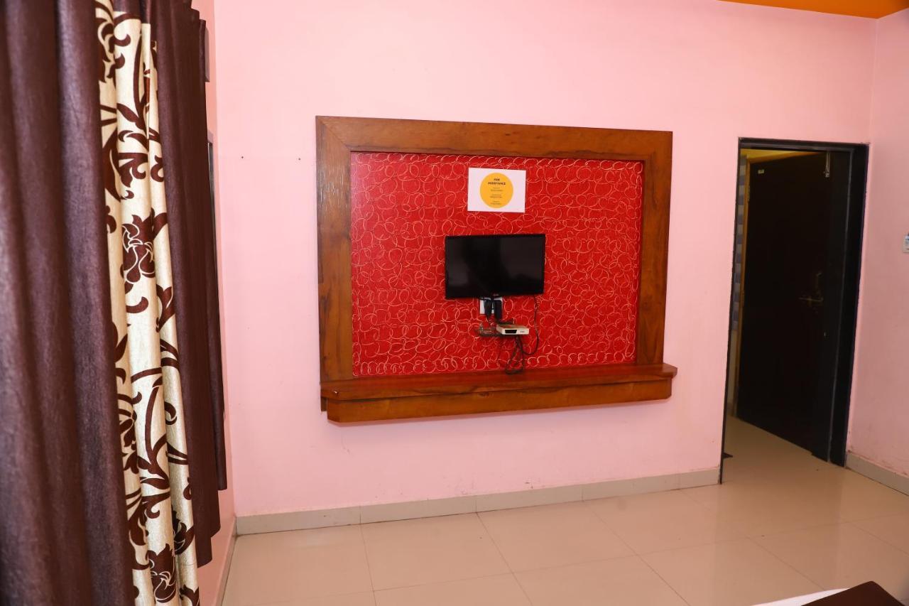 Sai Madhavi Palace Hotel Širdi Exteriér fotografie