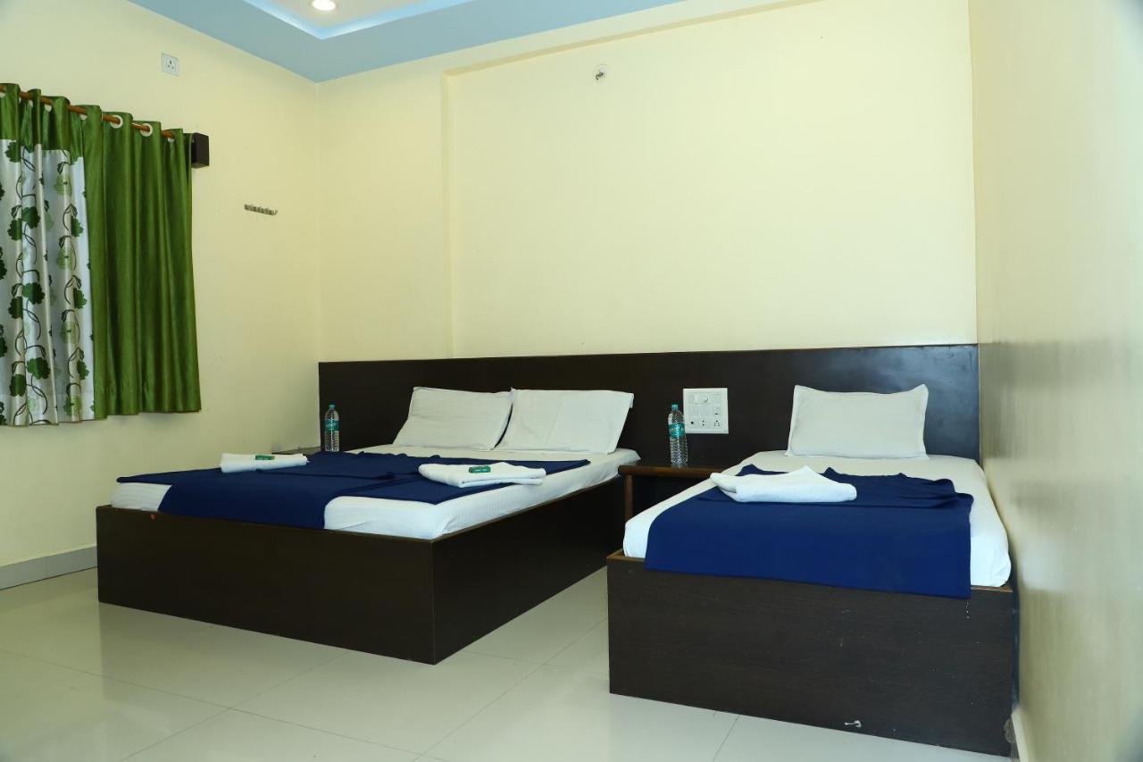 Sai Madhavi Palace Hotel Širdi Exteriér fotografie