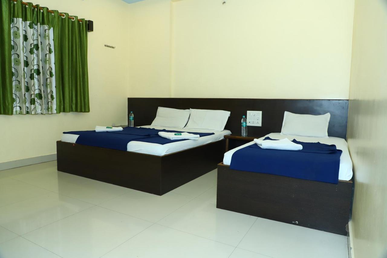 Sai Madhavi Palace Hotel Širdi Exteriér fotografie