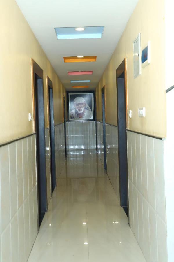 Sai Madhavi Palace Hotel Širdi Exteriér fotografie